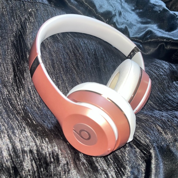 Beats Solo 3 FOR PARTS/DO NOT WORK